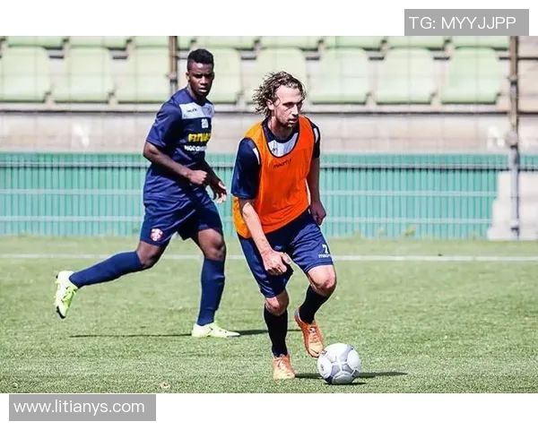 登博思与多德勒的激烈对决揭示了足球战术的深度与魅力